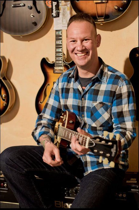 Bild von Dennis Kaluscha, deinem Gitarrenlehrer von der Guitarschool Hemmingen
